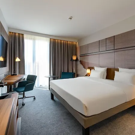 מלון Novotel Zentrum 4*