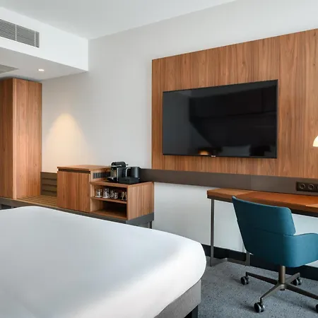 Отель Novotel Zentrum 4*